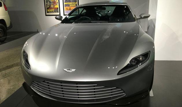 السيارات والدراجات النارية